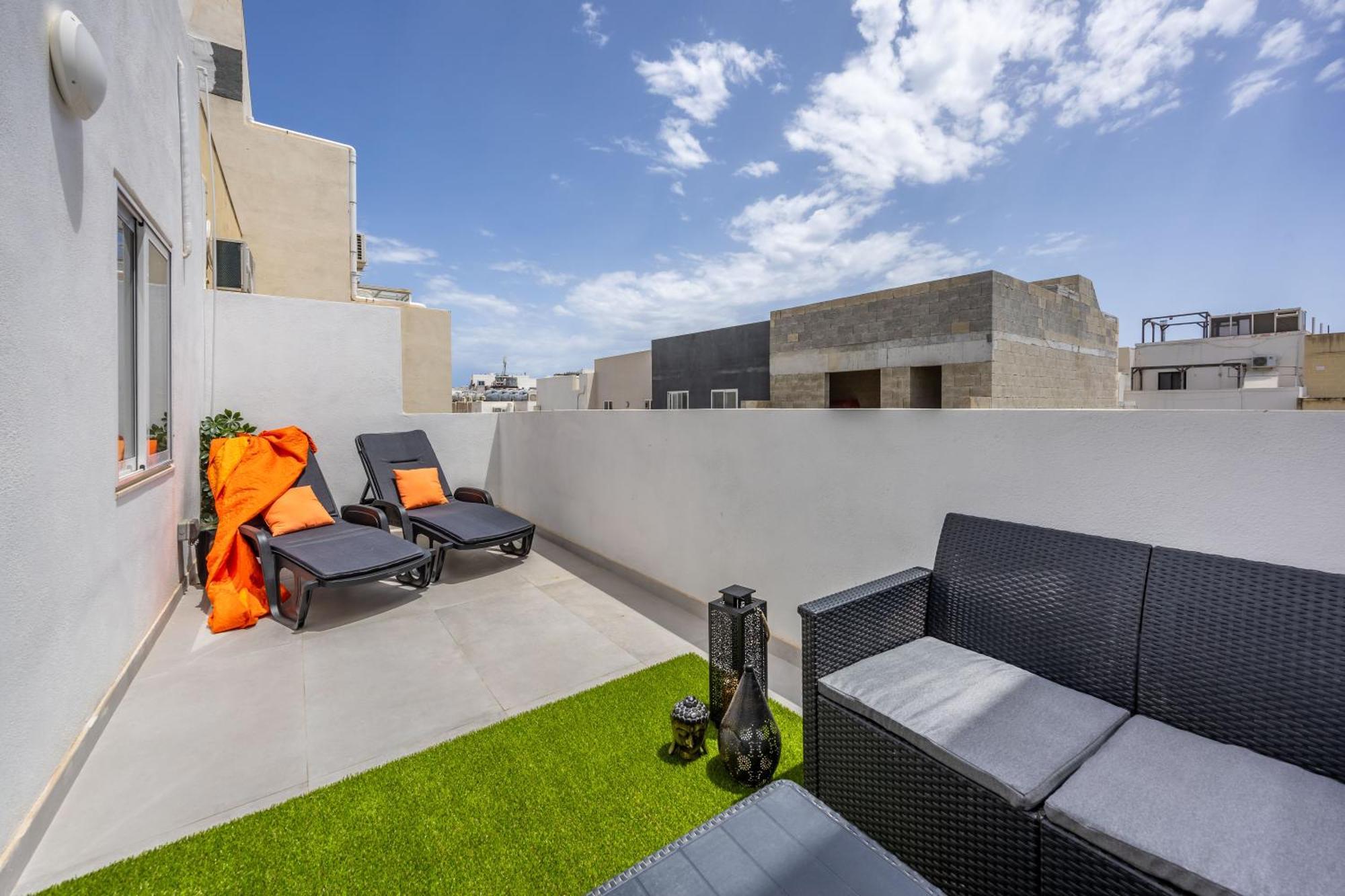Sleek & Stylish 2Br Accommodation With Large Private Terrace - Close To Saint Julian'S & Tigne Shopping Mall Sliema Eksteriør bilde