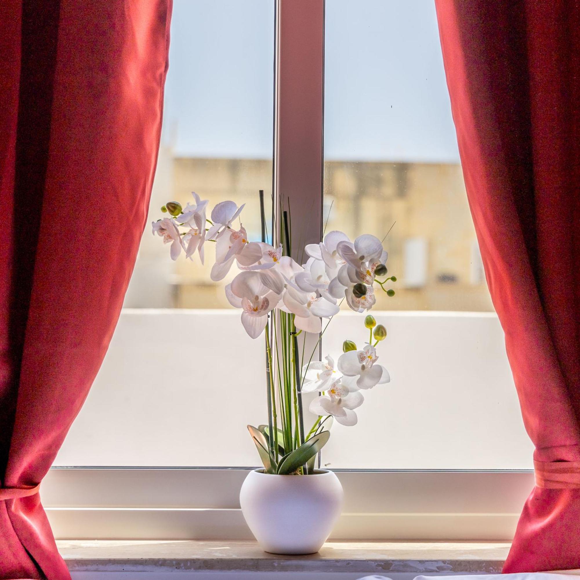 Sleek & Stylish 2Br Accommodation With Large Private Terrace - Close To Saint Julian'S & Tigne Shopping Mall Sliema Eksteriør bilde