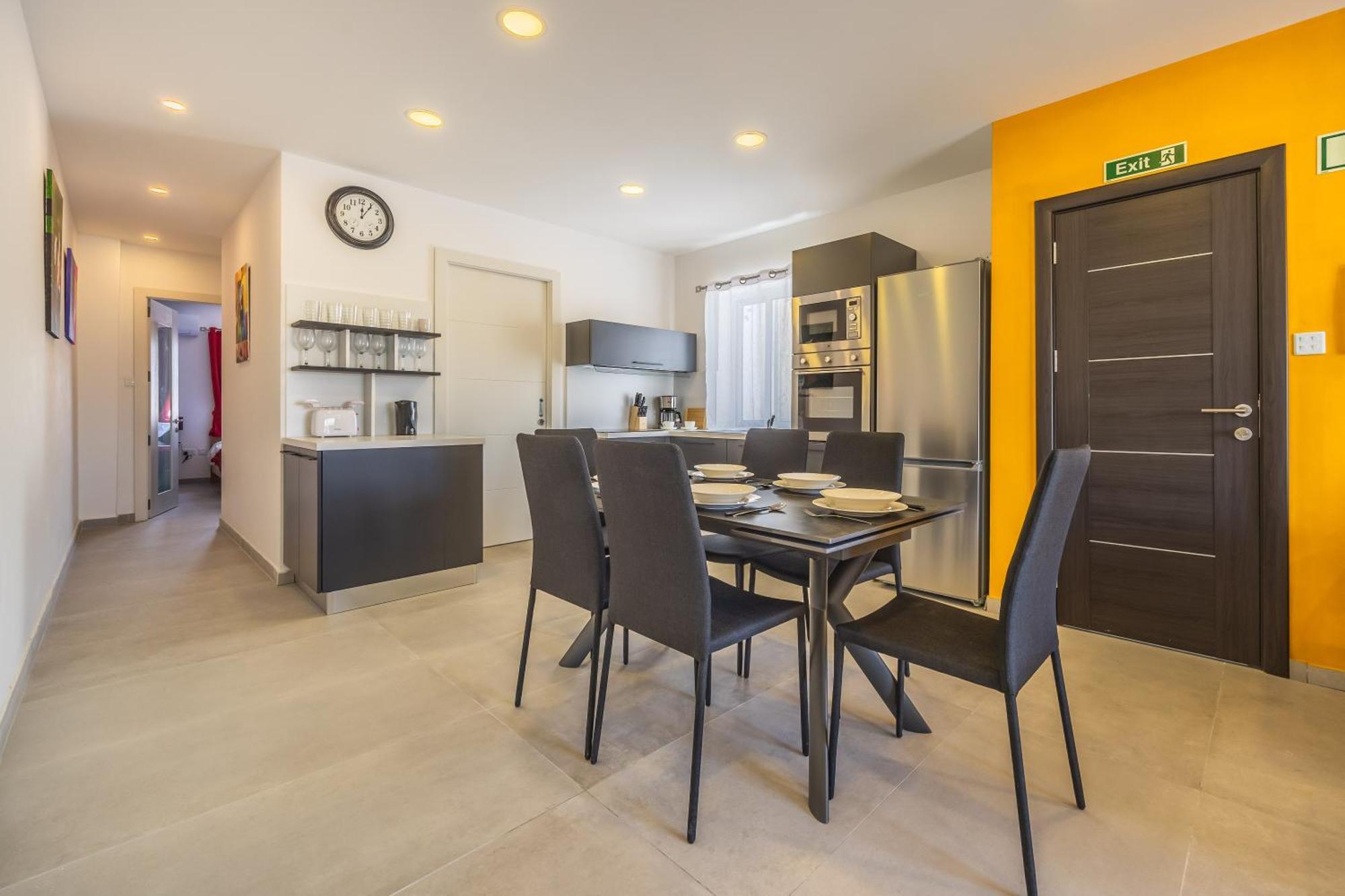 Sleek & Stylish 2Br Accommodation With Large Private Terrace - Close To Saint Julian'S & Tigne Shopping Mall Sliema Eksteriør bilde